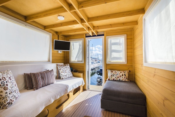 Studio | Individuell dekoriert, individuell eingerichtet, Schreibtisch