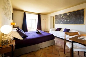 Individually decorated, individually furnished, soundproofing, free WiFi