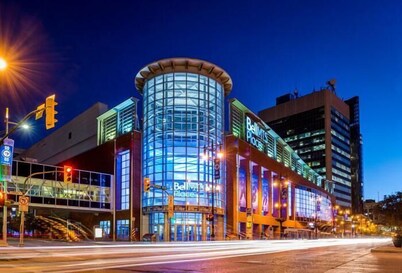 (411)Converted Loft | Hi-End | 2 Bdr | Exchange District l Market Ave (139)