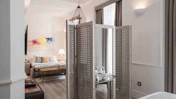 Suíte estúdio design, sacada | Roupas de cama premium, cofres nos quartos, escrivaninha