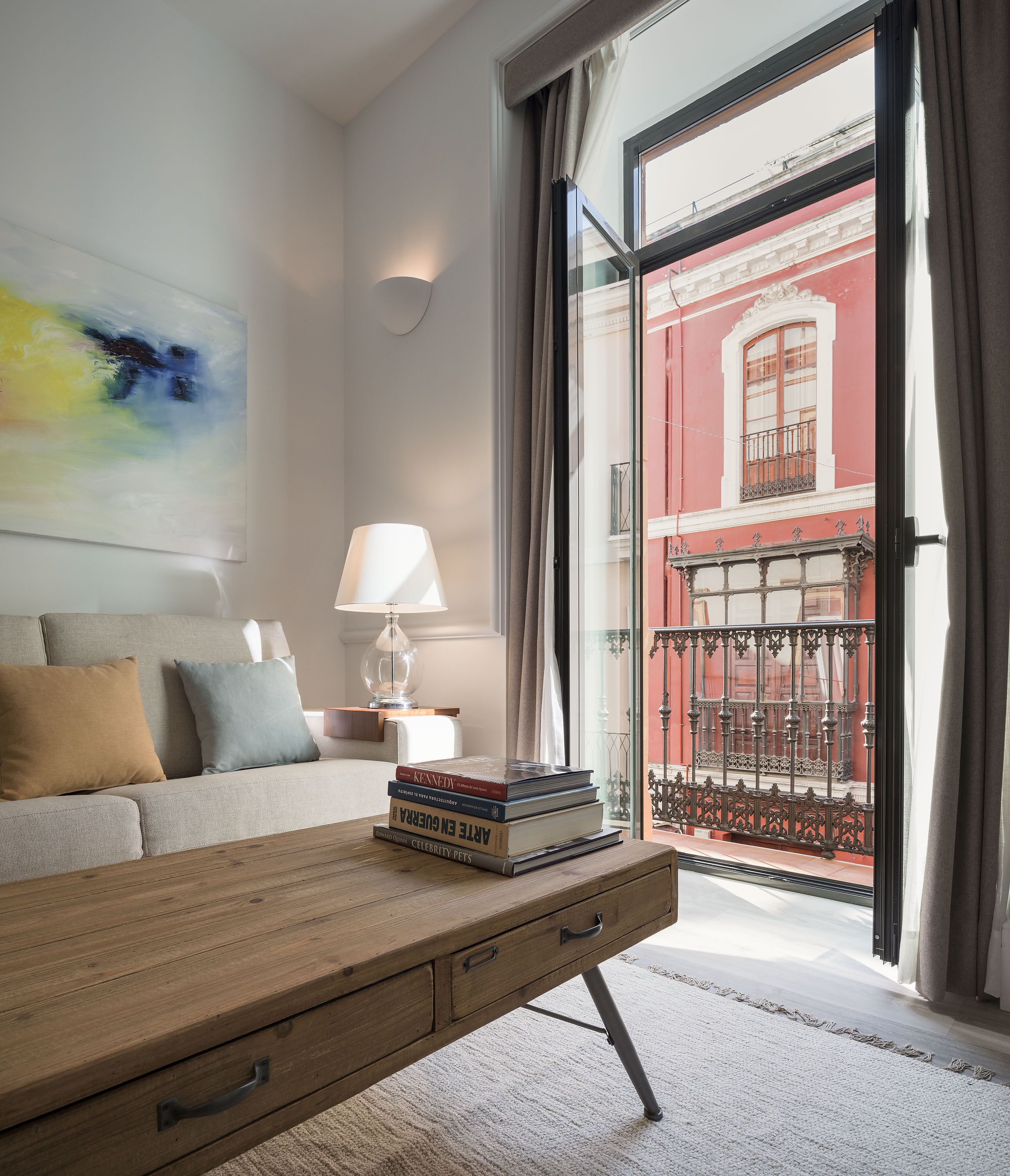 Suíte estúdio design, sacada | Roupas de cama premium, cofres nos quartos, escrivaninha