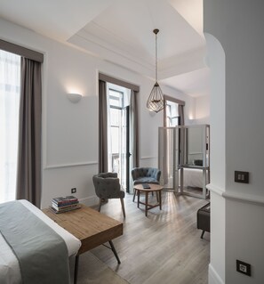 Literie de qualité supérieure, coffres-forts dans les chambres, bureau