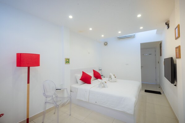 Studio (Mekong Delta) | Schreibtisch, Verdunkelungsvorhänge, schallisolierte Zimmer