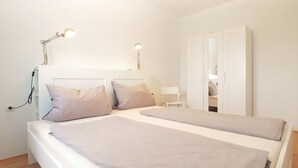 A bedroom with two beds, a wardrobe, and bedside lamps. - House 1581/16219 (Istria - Valbandon), 2250m from the beach (Valbandon)