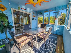 Outdoor dining - Jus Beachy ⛱️ 4 BR/3BA vacation home with Private Pool w/Tiki Bar & Hot Tub⛱️ (Southern Shores)