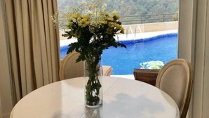 Cottage, 3 slaapkamers, uitzicht op rivier | Dineren in de kamer
