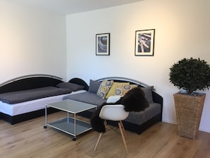 Premium Apartment | Living area | 40-inch Smart TV with digital channels, TV, heated floors - Oppenheim Lofts (Oppenheim)