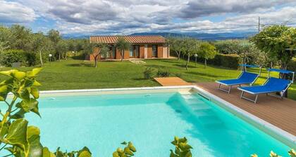 Orlando, private pool house, A/C, WiFi. Lucca.