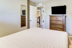 3 bedrooms, iron/ironing board, Internet, bed sheets