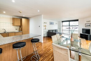 Interior - Broadband 2BD City Flat Farringdon Expedia (London)