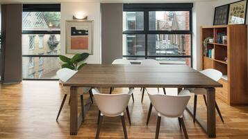 Apartment (2 Bedrooms) | Dining room