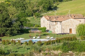 Exterior - Podere San Giorgio farmhouse with swimming pool (5 apartments) (Radicofani, Italia)