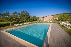 Pool - Podere San Giorgio farmhouse with swimming pool (5 apartments) (Radicofani, Italia)