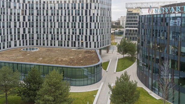 A modern building with a curved glass facade, a rooftop garden, and a clear sky. - easy-flat Grüner Prater - Balcony Apartments near Metro (Vienna)