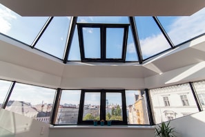 MODERN PENTHOUSE near Centre and Naschmarkt | Blackout drapes, iron/ironing board, free WiFi - Margareten Apartments - contactless check in (Vienna)