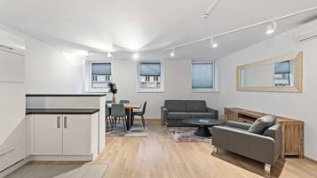 Club appartement | Verduisterende gordijnen, een strijkplank/strijkijzer, gratis wifi