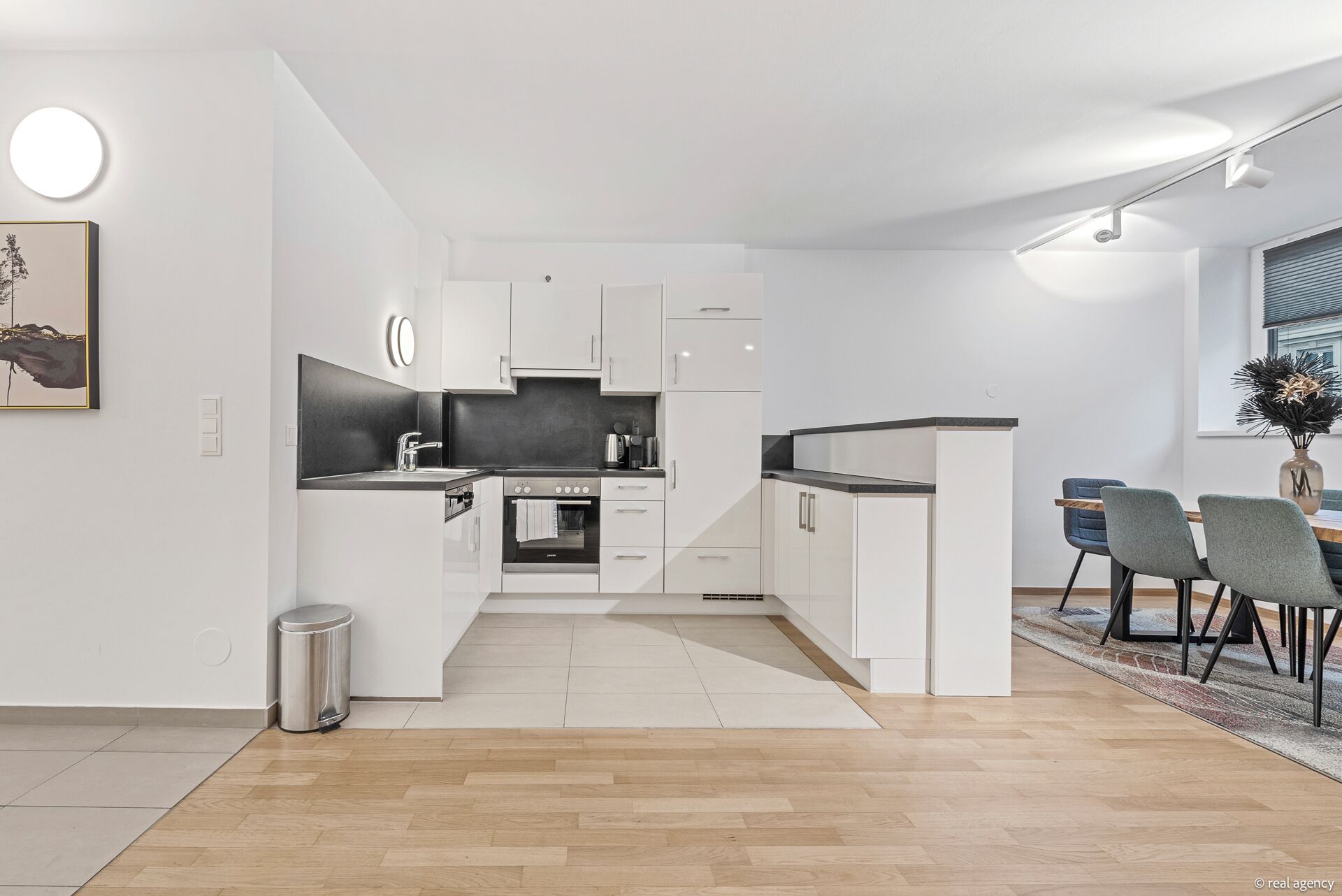 MODERN APARTMENT near Naschmarkt & Centre | Blendingsgardiner, strykejern/-brett og wi-fi (inkludert)