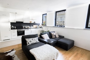 CHARMING Apartment near Naschmarkt and Center | Living area - Margareten Apartments - contactless check in (Vienna)