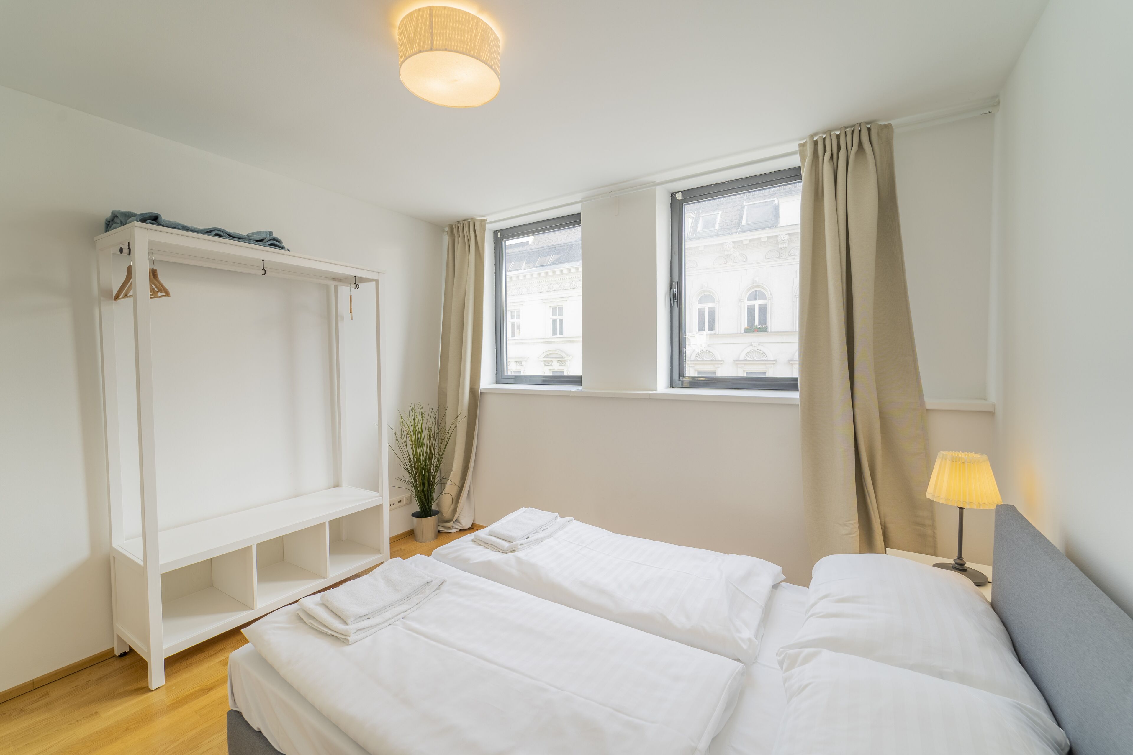 LOVELY APARTMENT/w. balcony near Naschmarkt&Centre