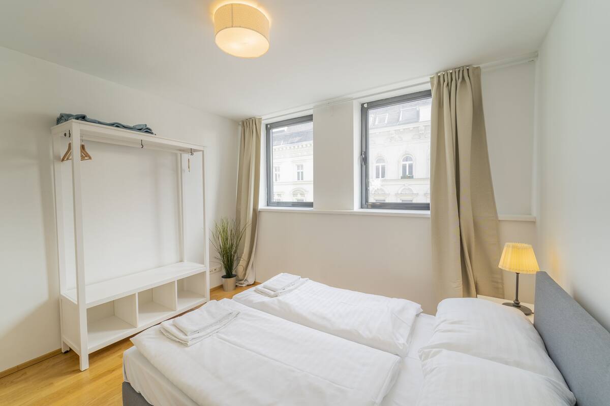 LOVELY APARTMENT/w. balcony near Naschmarkt&Centre | 遮光窗帘、熨斗/熨衣板、免费 WiFi