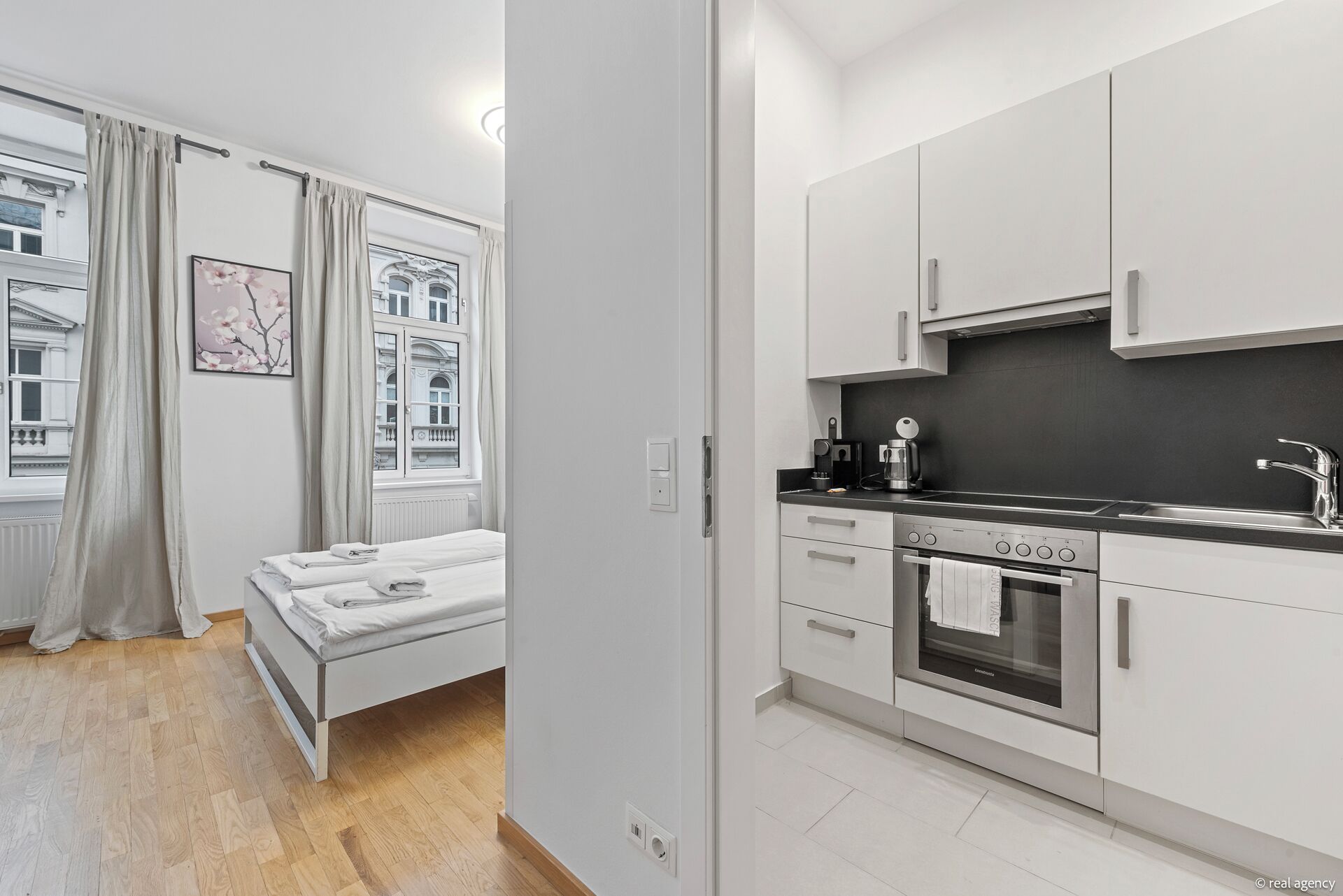 CHEERFUL APARTMENT next to Naschmarkt and Centre | Privékeuken | Een koelkast, een oven, een kookplaat, een vaatwasser
