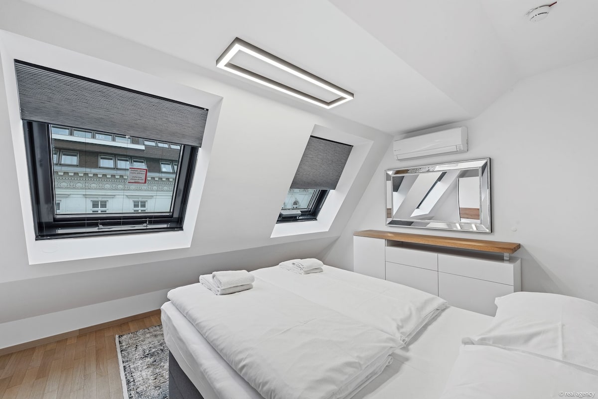 BRIGHT PENTHOUSE next to Naschmarkt and Centre