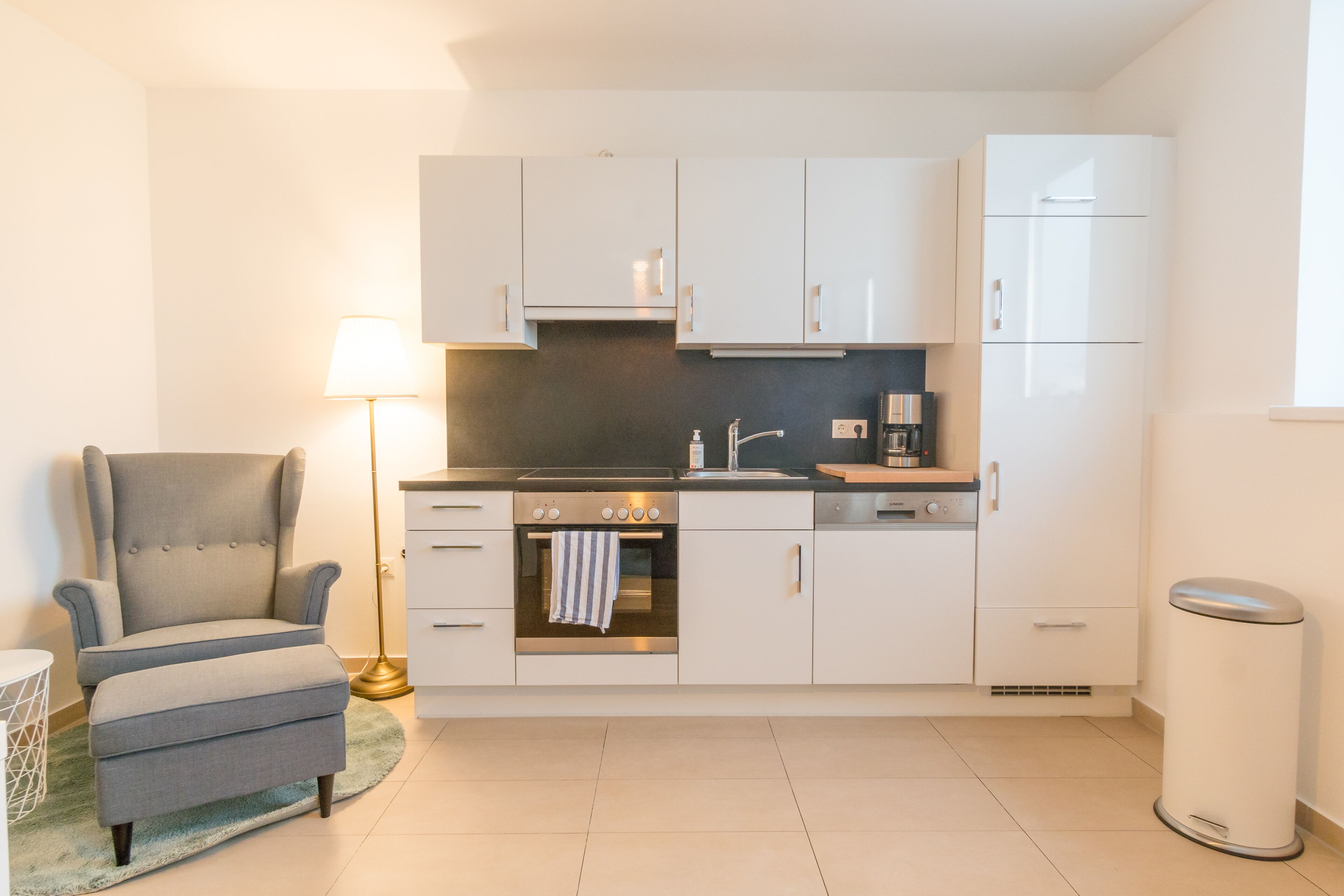 CHARMING PENTHOUSE next to Naschmarkt and Centre | 私人廚房 | 電冰箱、烤箱、爐台、洗碗機