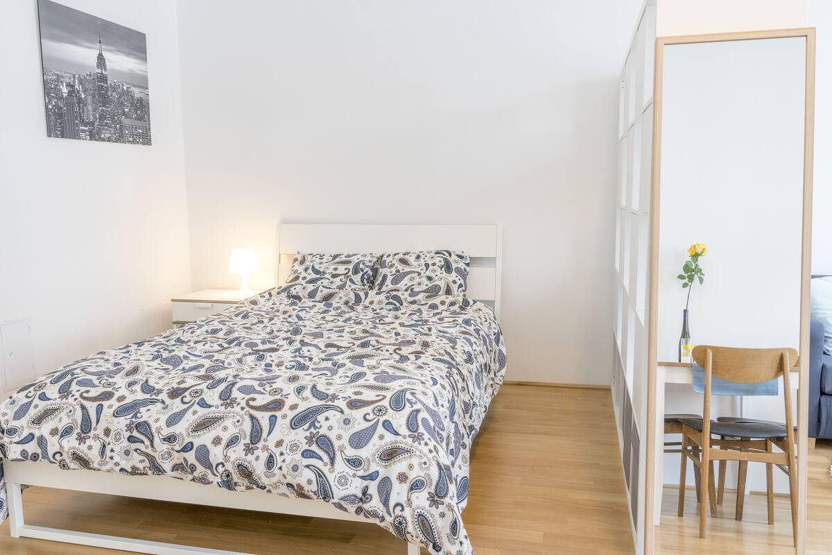 Cosy and Bright Studio near Naschmarkt and Centre | 遮光窗帘、熨斗/熨衣板、免费 WiFi
