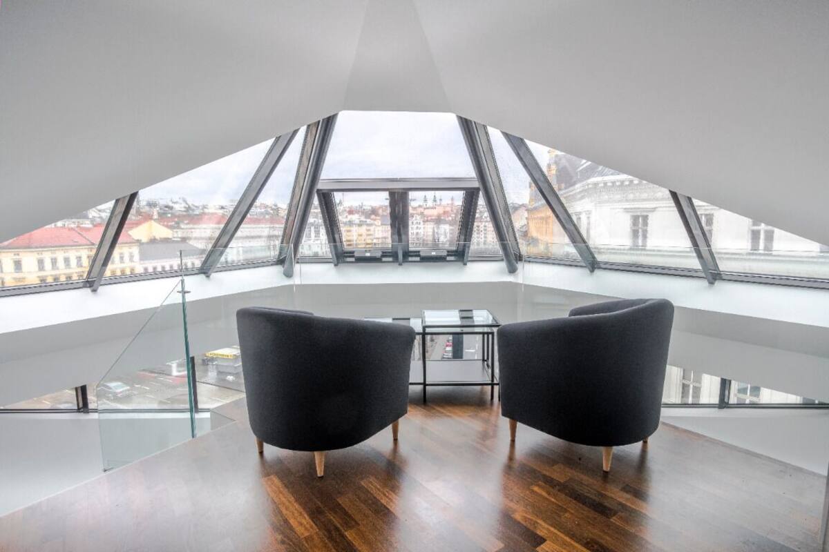 MODERN PENTHOUSE near Centre and Naschmarkt | 起居区