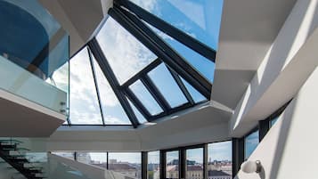 MODERN PENTHOUSE near Centre and Naschmarkt | 遮光布/窗簾、熨斗/熨衣板、免費無線上網