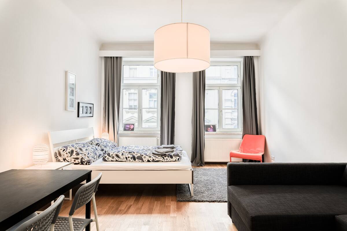 LOVELY STUDIO near Naschmarkt & Centre | 遮光窗帘、熨斗/熨衣板、免费 WiFi