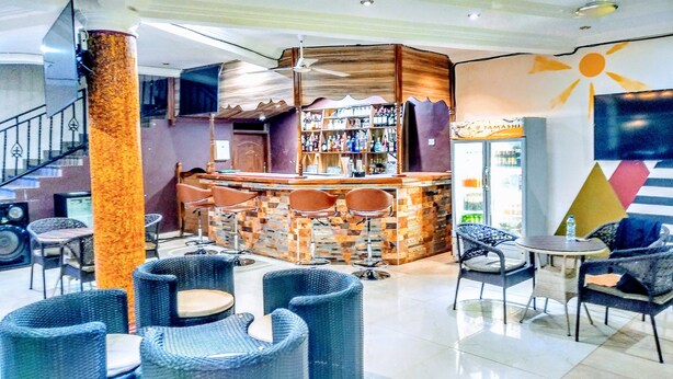 Unclassified image, 1 of 28, button - HOTEL GREEN (Accra)