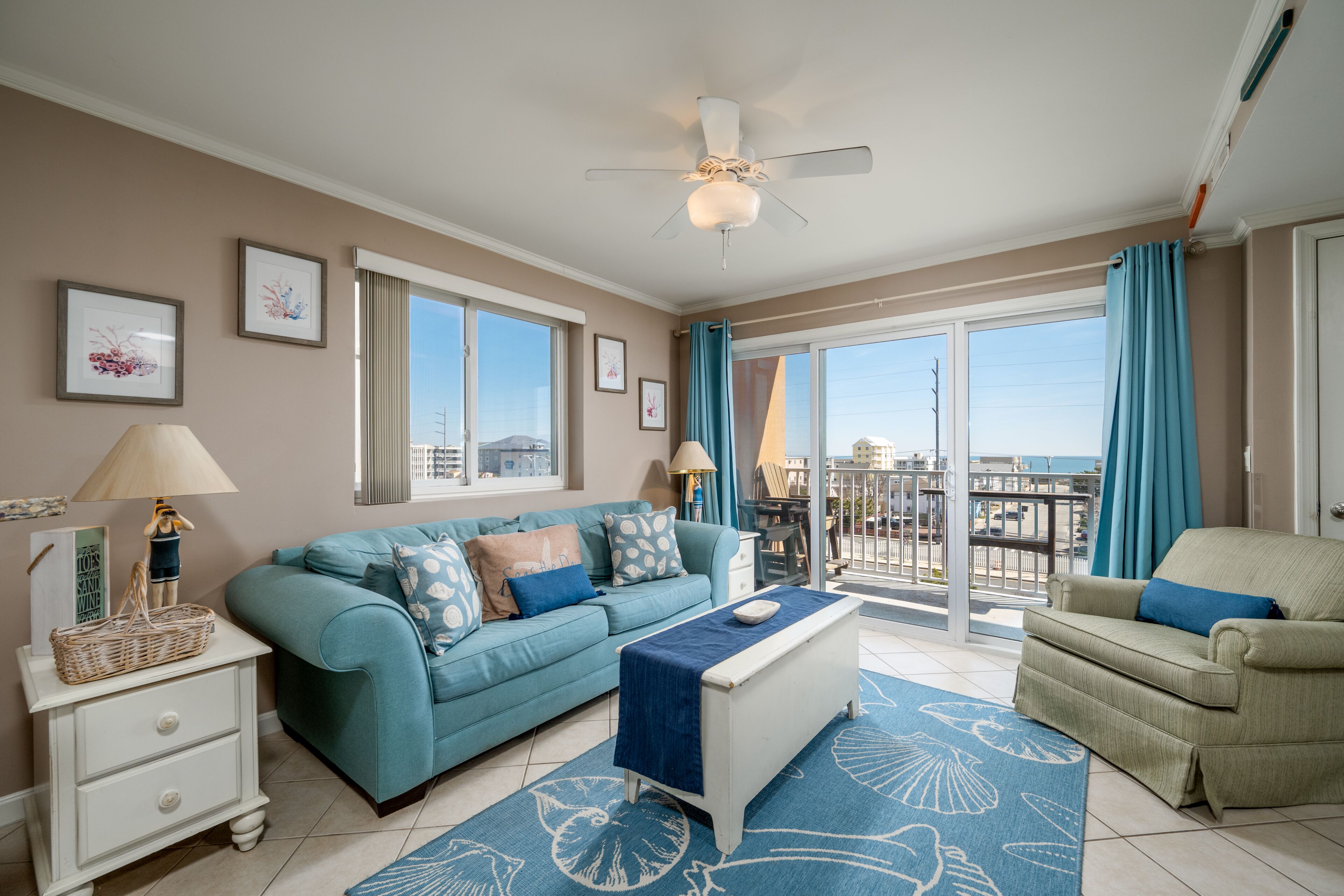 Makai is conveniently located on 42nd Street and the bayfront. Walk to the Convention Center