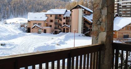 Cozy apartment for 6 with mezzanine and garage in Vars