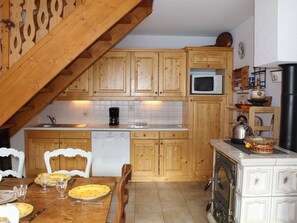 Fridge, microwave, dishwasher, coffee/tea maker