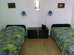 3 chambres, fer et planche à repasser, lit parapluie, Wi-Fi gratuit