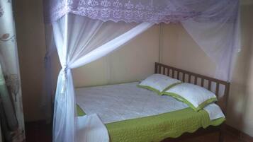 Single Room | Desk, free WiFi, bed sheets