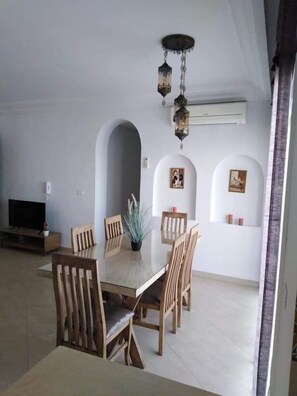 In-room dining - Residence Hekma (Fatou)