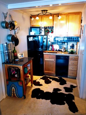 Fridge, microwave, dishwasher, coffee/tea maker