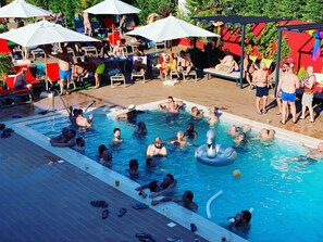 A swimming pool area with lounge chairs and umbrellas. - Villa 3 Caparica, Lisbon GAY Beach Hotel (Almada)