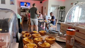 Desayuno de autoservicio incluido todos los días 
