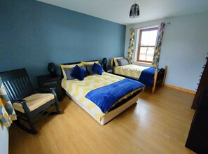 3 chambres, fer et planche à repasser, lit parapluie, Wi-Fi gratuit