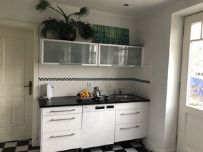 Kühlschrank, Ofen, Herdplatte, Geschirrspüler