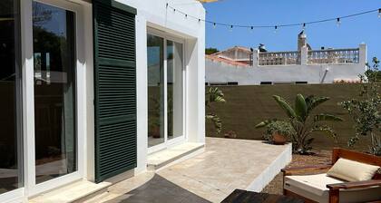 Huvila, oma uima-allas Cap d'Artrutxissa.