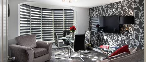 Apartemen | Ruang keluarga | Smart TV