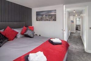 Apartment | 2 bedrooms, iron/ironing board, free WiFi, bed sheets - 2 Bedrooms Sleeps 6 Near Top Blackpool Attractions (Blackpool)