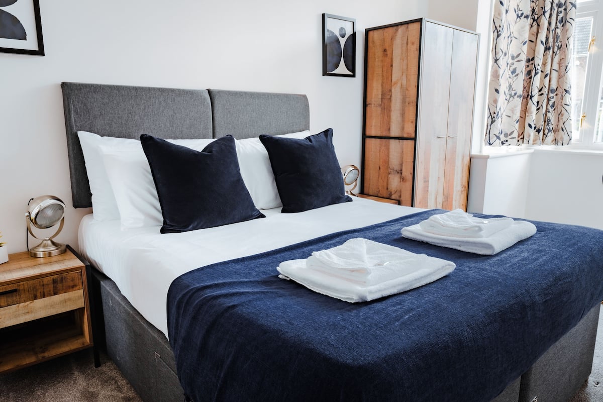 Deluxe tweepersoonskamer (room 2) | Geluiddichte muren, een strijkplank/strijkijzer, gratis wifi, beddengoed