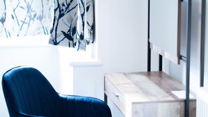 Deluxe Double Room (room 4) | Soundproofing, iron/ironing board (on request), WiFi (free), bed sheets - Arbury Manor (Cambridge)