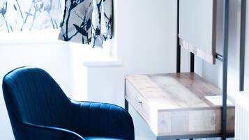 Deluxe Double Room (room 4) | Soundproofing, iron/ironing board, free WiFi, bed sheets