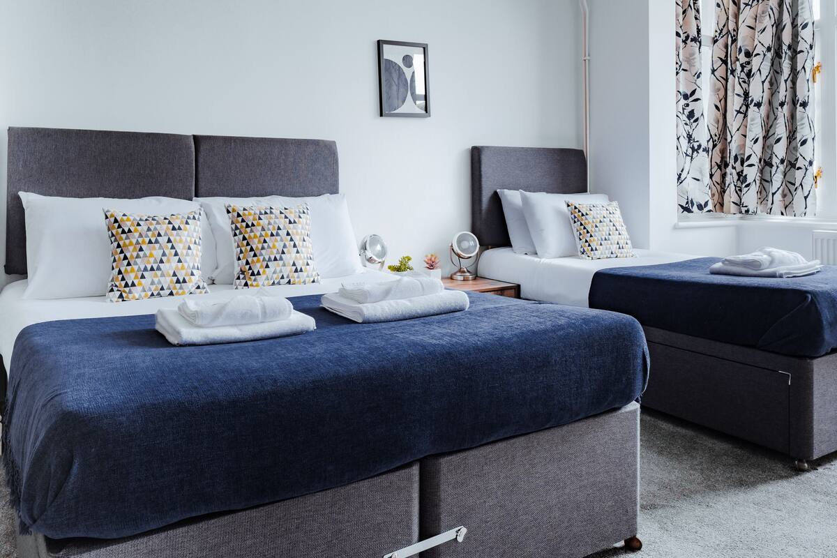 Deluxe vierpersoonskamer (room 1) | Geluiddichte muren, een strijkplank/strijkijzer, gratis wifi, beddengoed